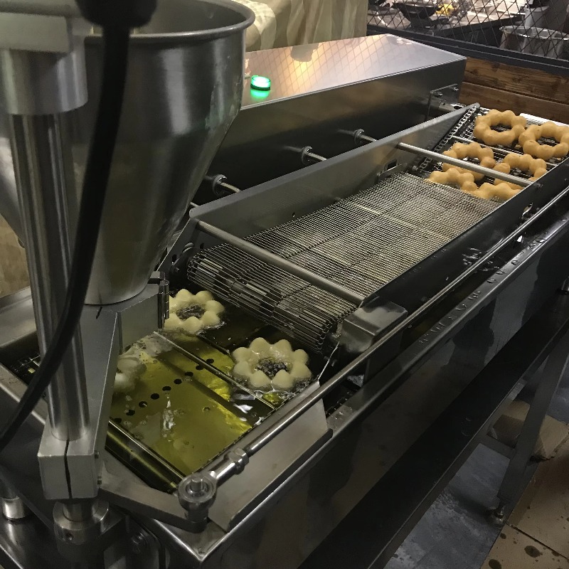 Mini friteuse à beignet commer - Donut Maker Mini avis et prix